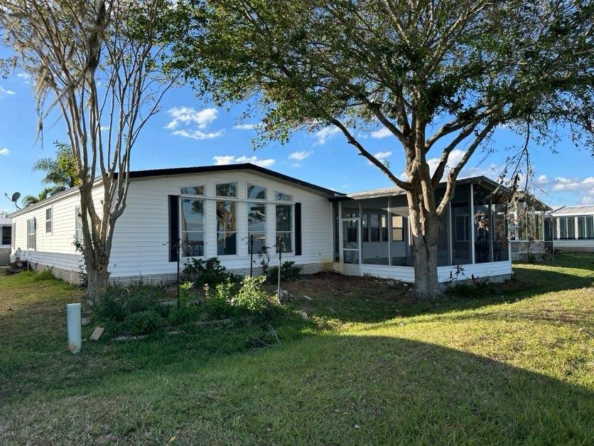 Winter Haven, FL Mobile Home for Sale located at 1046 Eagle Drive Swiss Golf & Tennis